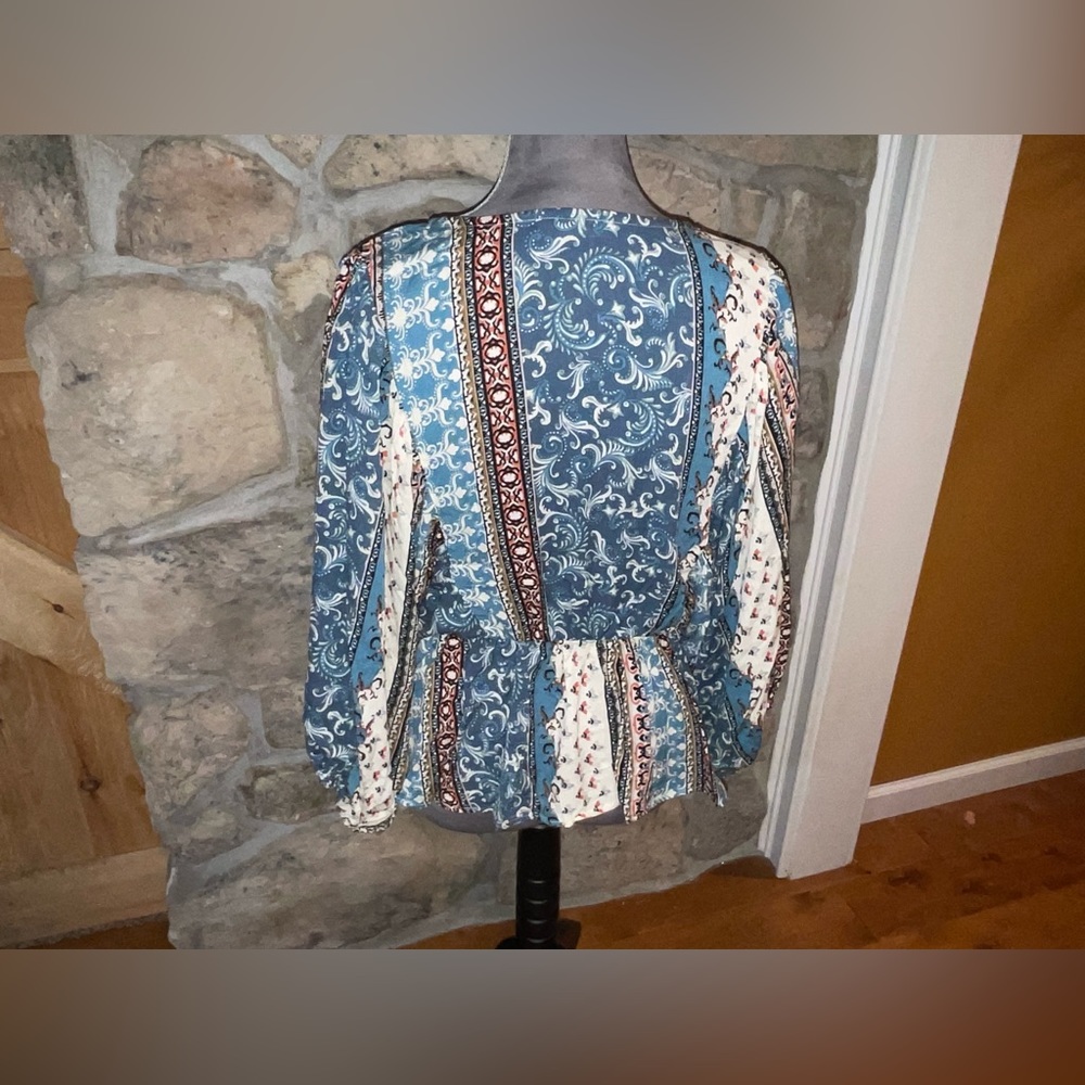 BoHo Style Lightweight Top - Picture 4 of 7